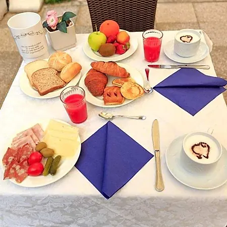 Ambra Hotel 2*